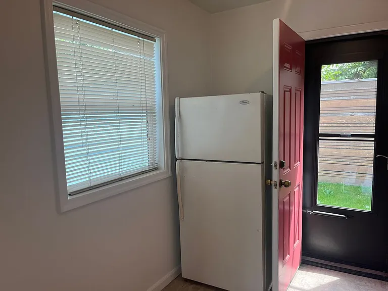 128 N Saratoga St — Photo 8