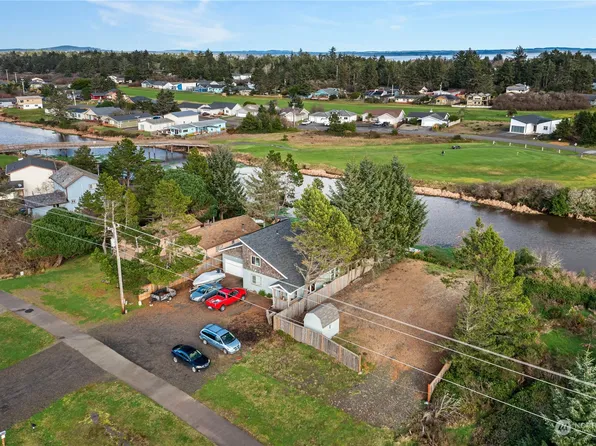 512 Point Brown Avenue NE, Ocean Shores, WA 98569