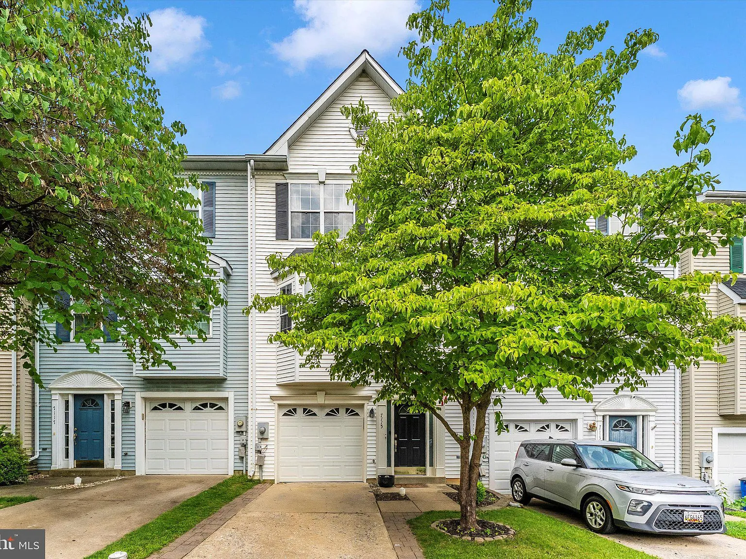 3 bed, 5.0 bath, 1932 sqft, $2,700 — Photo 1