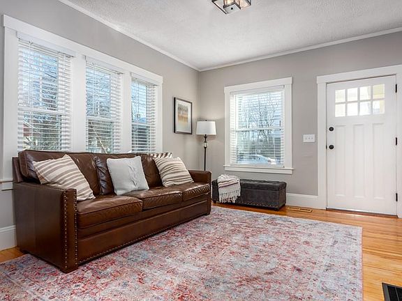 5th image of 52 Marlboro St #1
