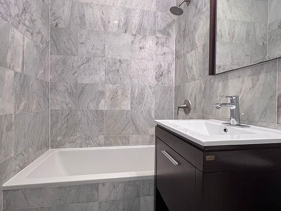 3rd image of 184 Kosciuszko St #3