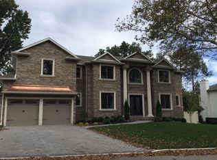 205 Thomas Dr, Paramus, NJ 07652