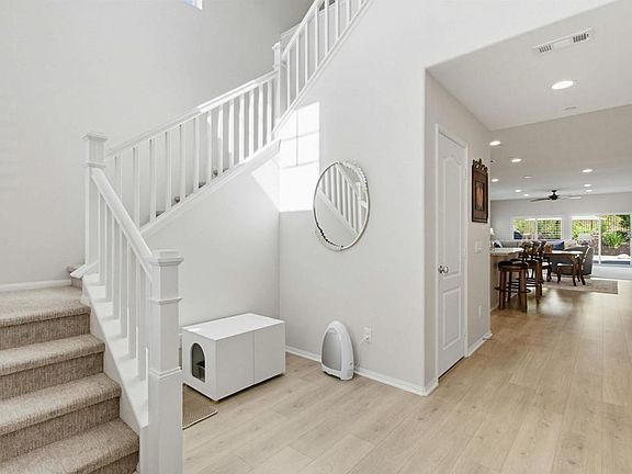 5th image of 220 Pantaneiro Pl