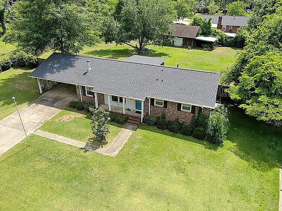 2nd image of 403 Park Dr