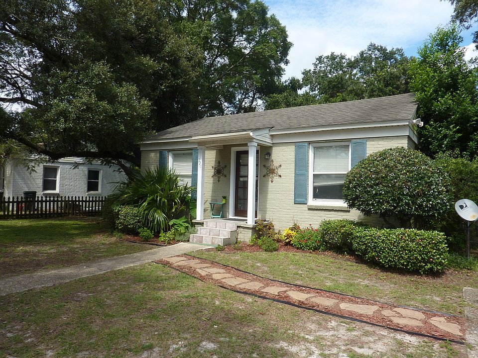 Front Yard/Entrance