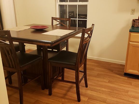 5th image of 6 Applewood Cir