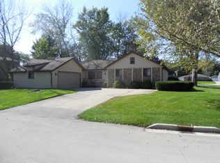 4336 Pine Ridge Cir, Racine, WI 53403