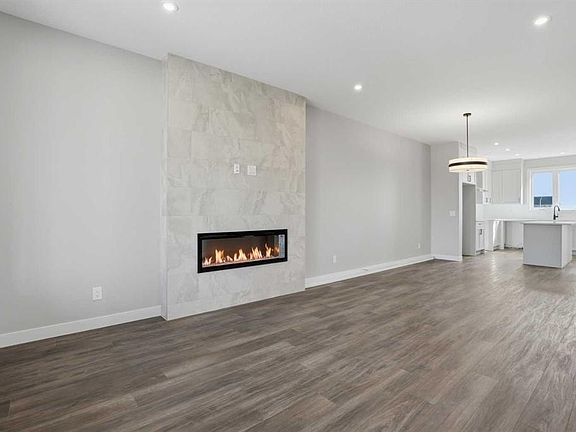 4th image of 229 N Bridgeport Gate