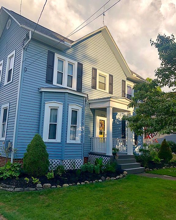1st image of 224 S Summit St