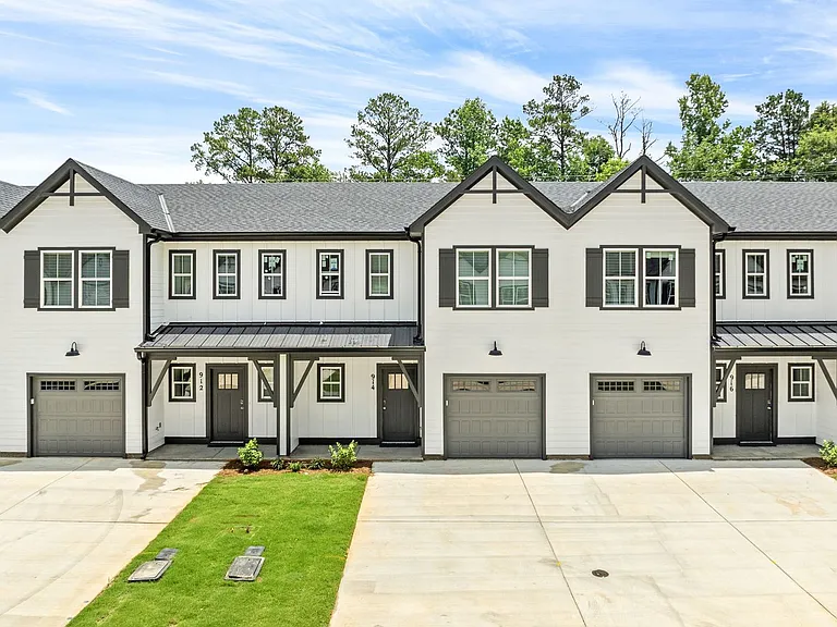 914 Winslow Ct — Photo 1