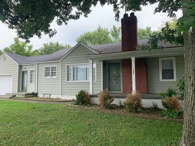 1409 Arlington Dr — Photo 2