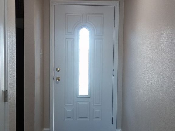 3rd image of 921 Comer Dr