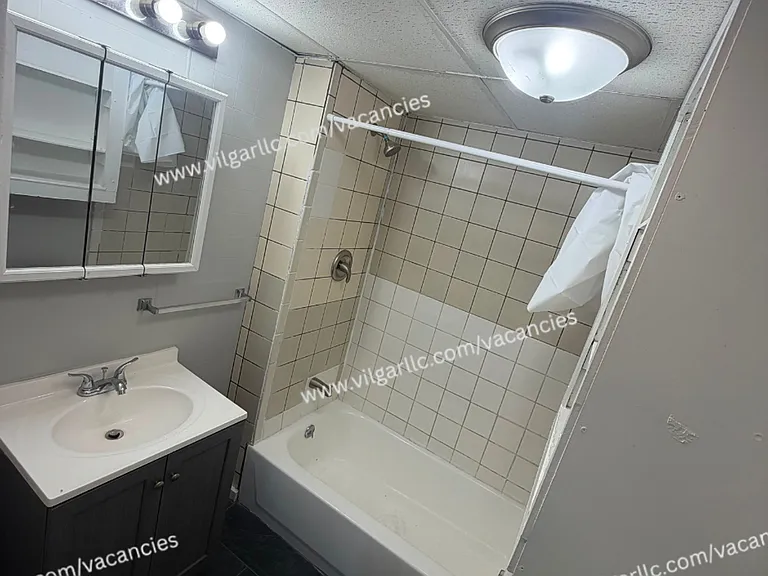 1007 Becker St — Photo 9