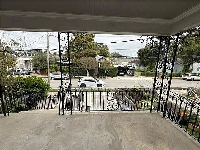 2 bed, 1.0 bath, 708 sqft, $1,250 — Photo 2