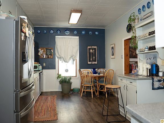 4th image of 171 Maple St