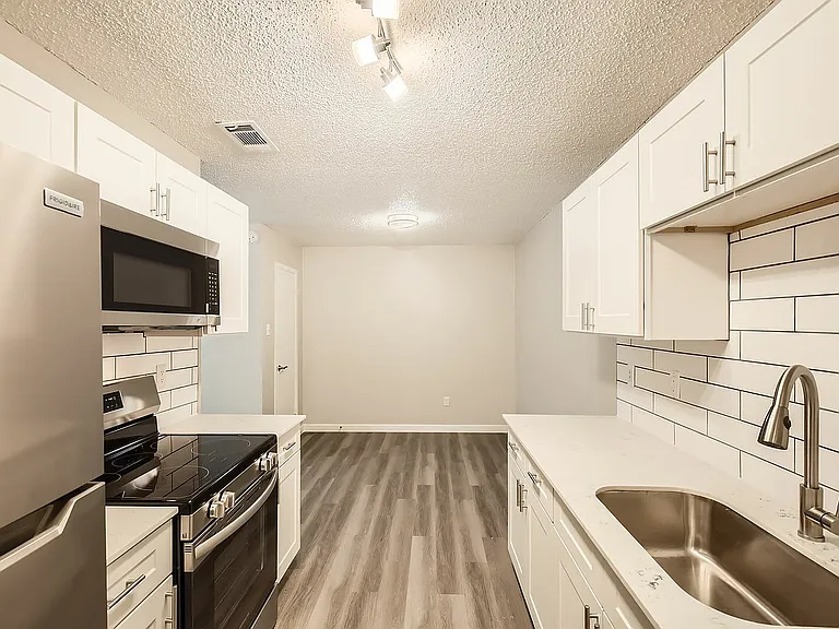 Rise Hillcrest — Photo 30
