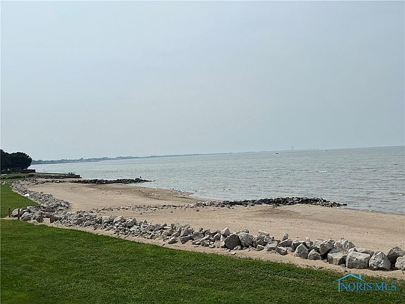 2nd image of 25 Grande Lake Dr