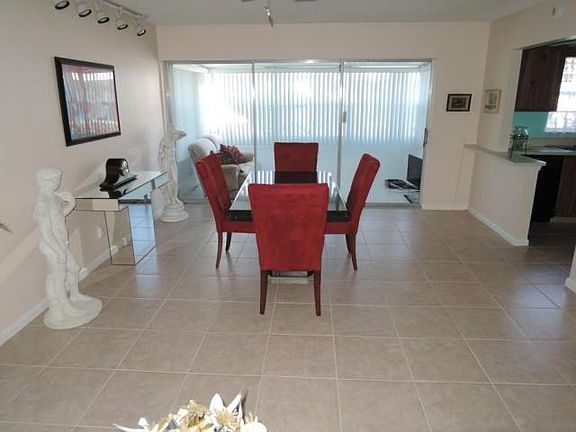 5th image of 125 Lakes End Dr APT D