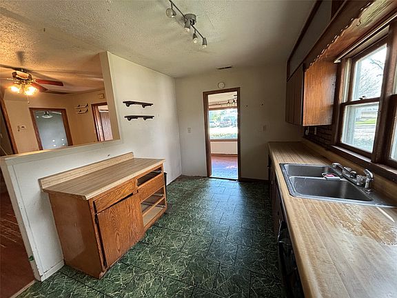 4th image of 605 3rd St