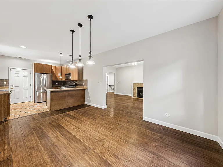 6829 N Lakewood Ave #1 — Photo 8