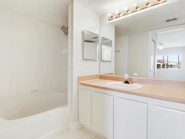 121 SW Palm Dr #306 — Photo 20