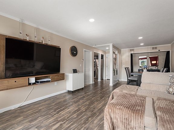 5th image of 12 Shadowbrook Ln APT 3