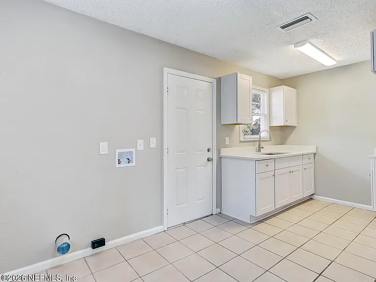 1901 Pullman Ct — Photo 13