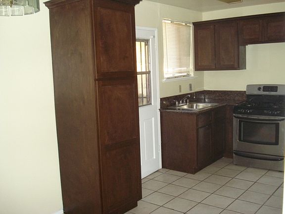 3rd image of 10047 S Gramercy Pl