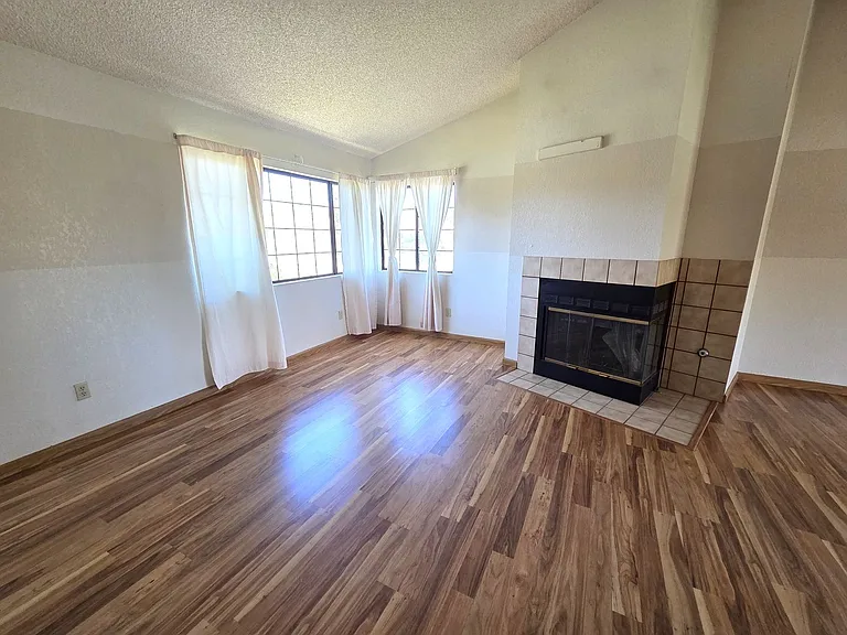 550 Black Oak Ave — Photo 2