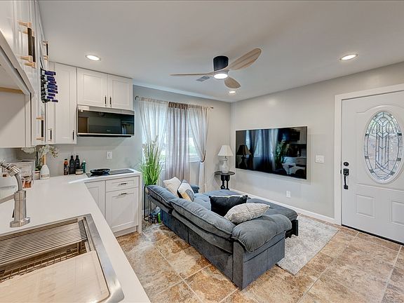2nd image of 880 La Terraza Blvd Unit 2