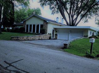 3006 Elder Ln, Holiday Hills, IL 60051