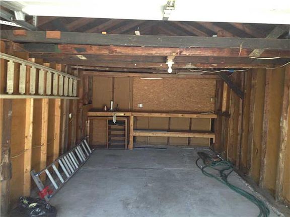4th image of 4217 S Meridian St