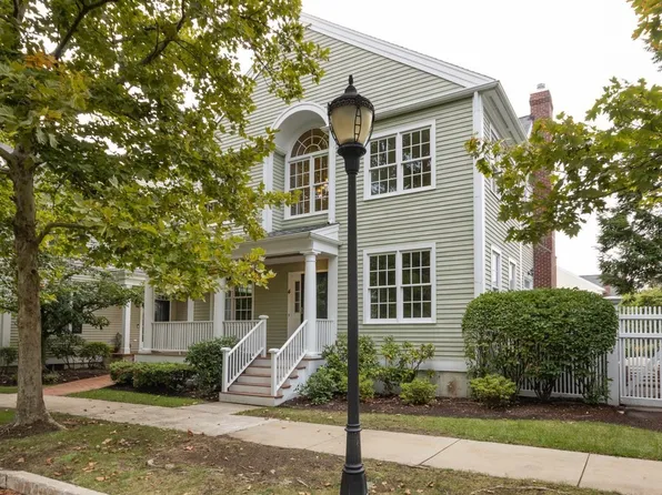 4 Preston Sq, Quincy, MA 02171