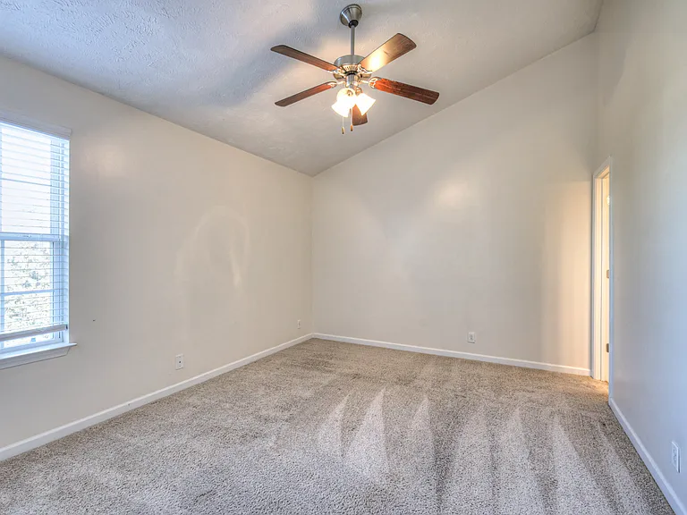 4325 Aurora Cir — Photo 28
