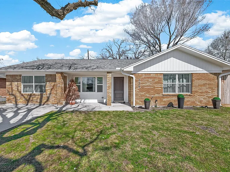 339 E Delz Dr — Photo 1