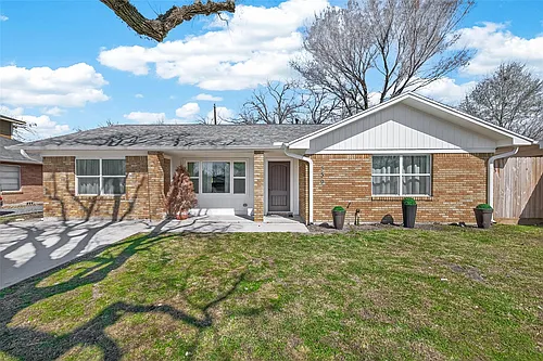 339 E Delz Dr Photo 1