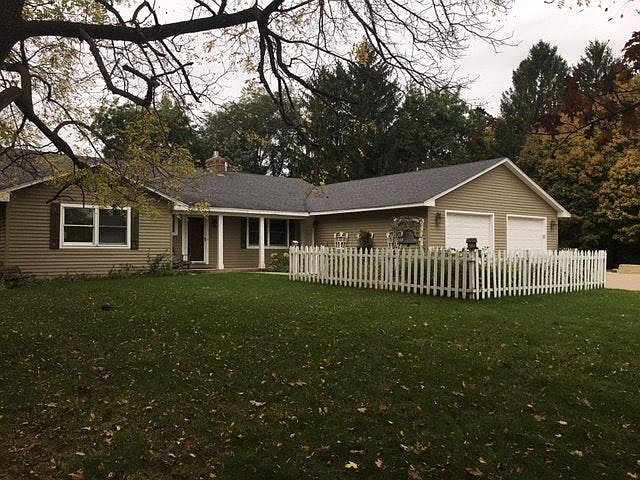 1st image of 821 Creekwood St
