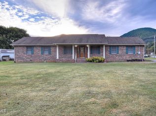 103 Mountain View Dr, Hampton, TN 37658
