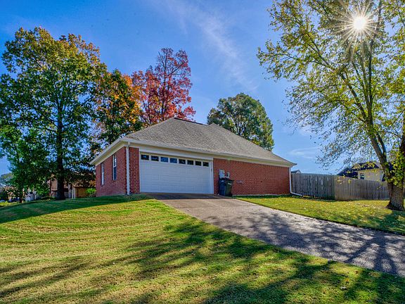 4th image of 10 Oaksedge Dr