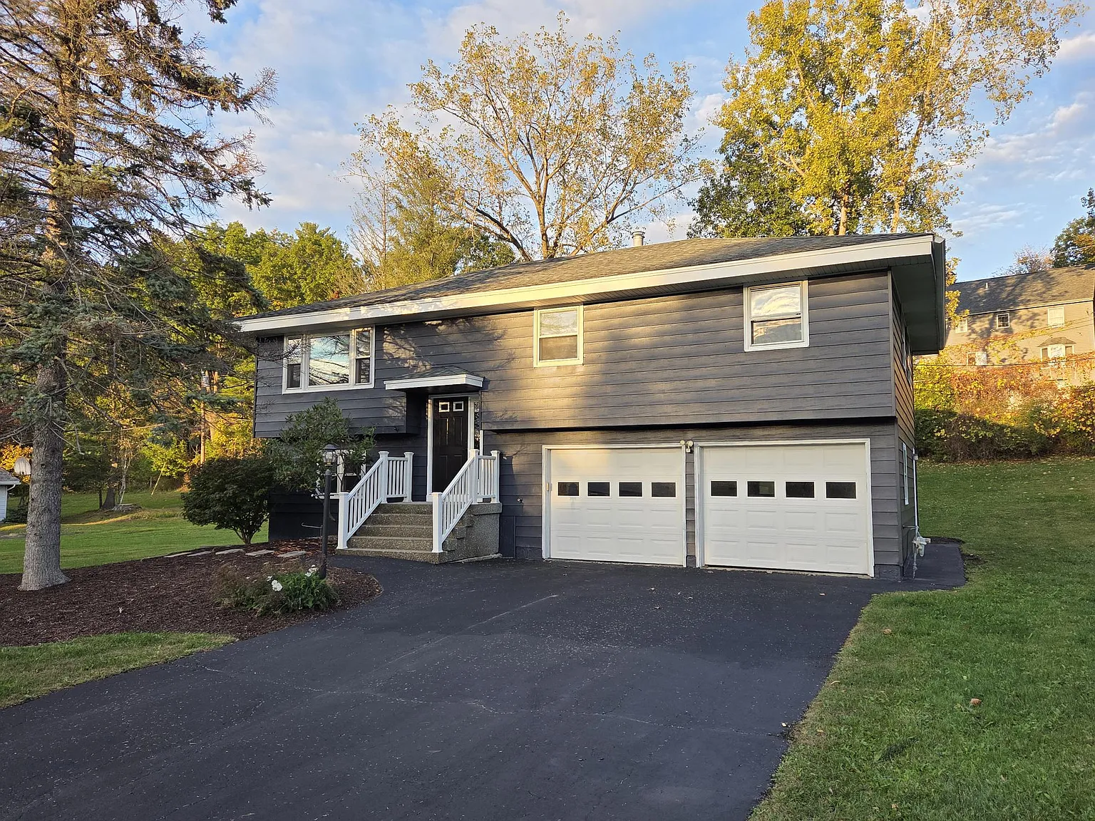 3 bed, 200 sqft, $2,995 — Photo 3