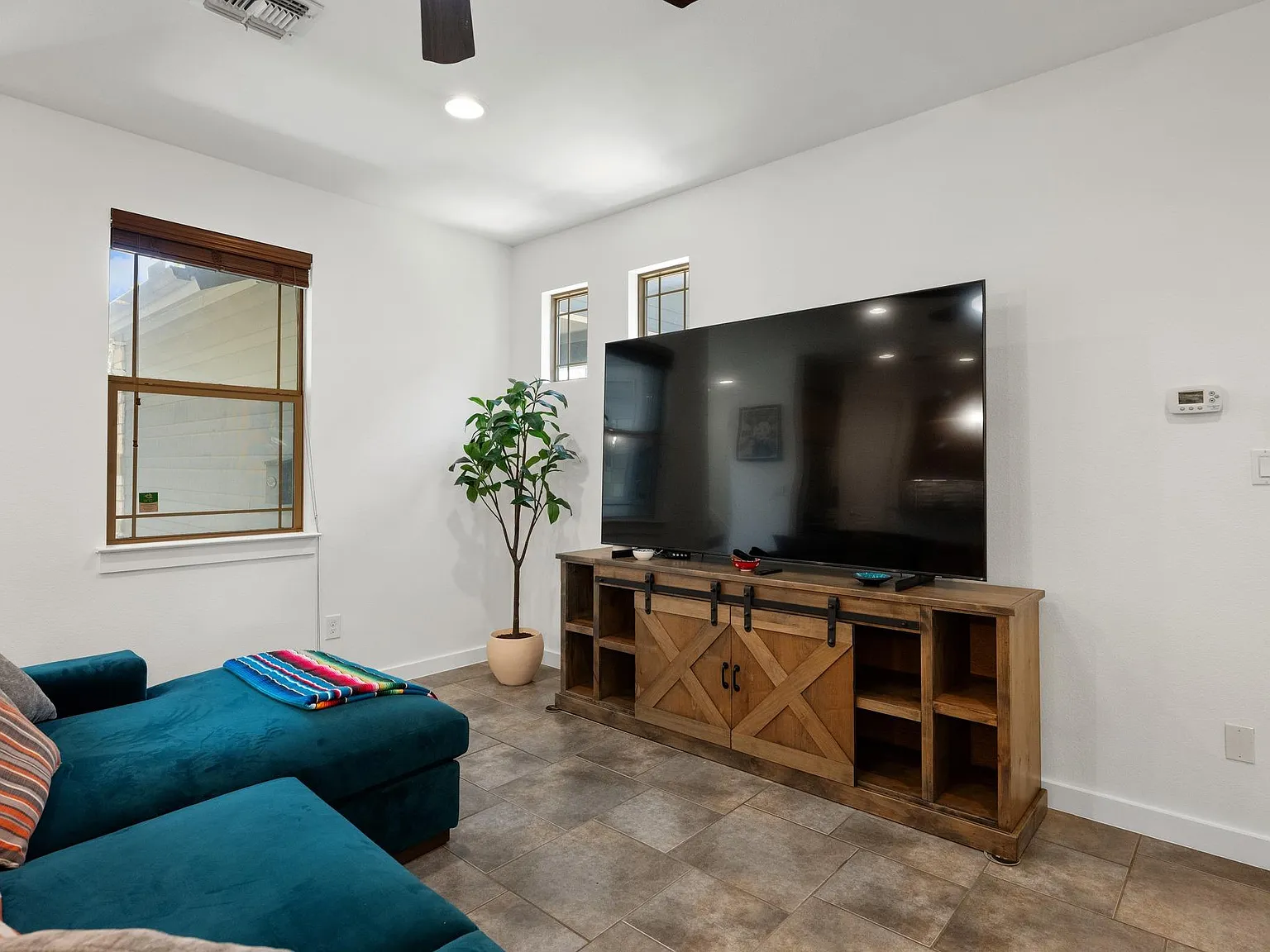 2 bed, 2.5 bath, 1509 sqft, $3,800 — Photo 4