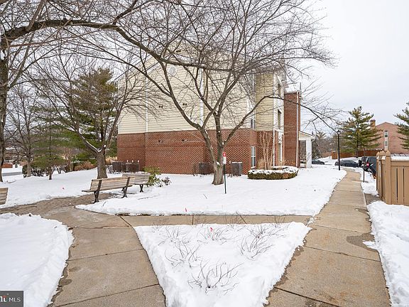 5th image of 8203 Blue Heron Dr APT 1C