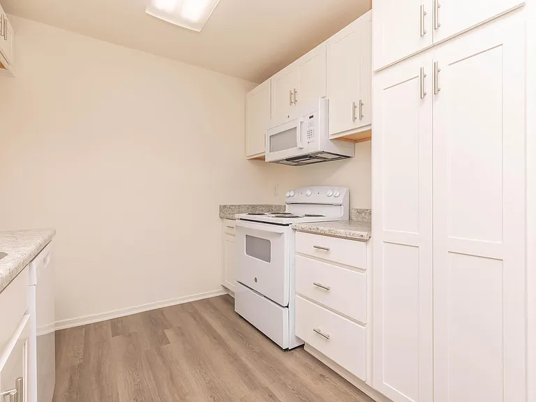 Highland Creek Apartment Homes — Photo 16