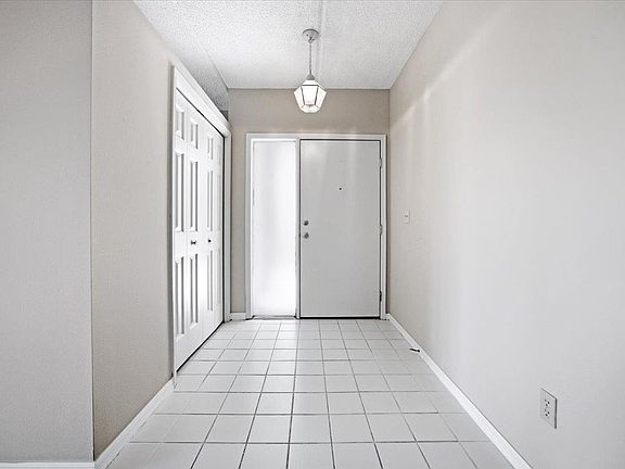 3rd image of 27 Santiago Ct