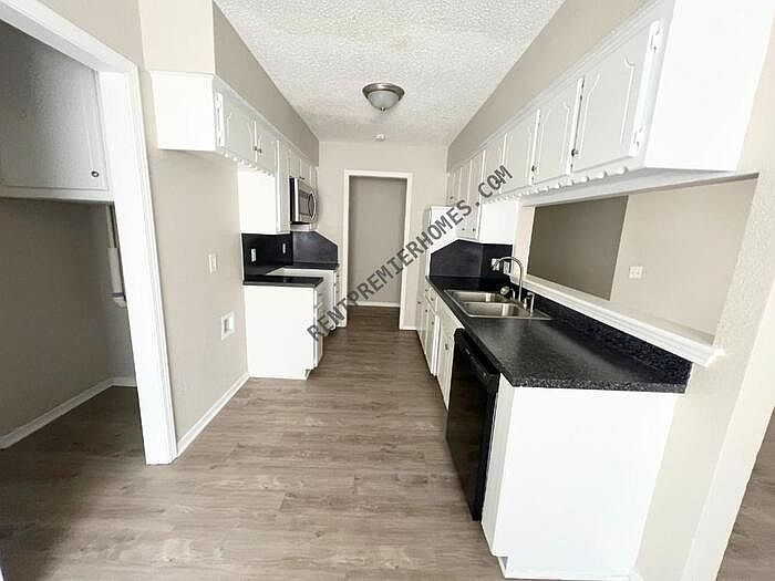 1st image of 3104 Simmons Dr