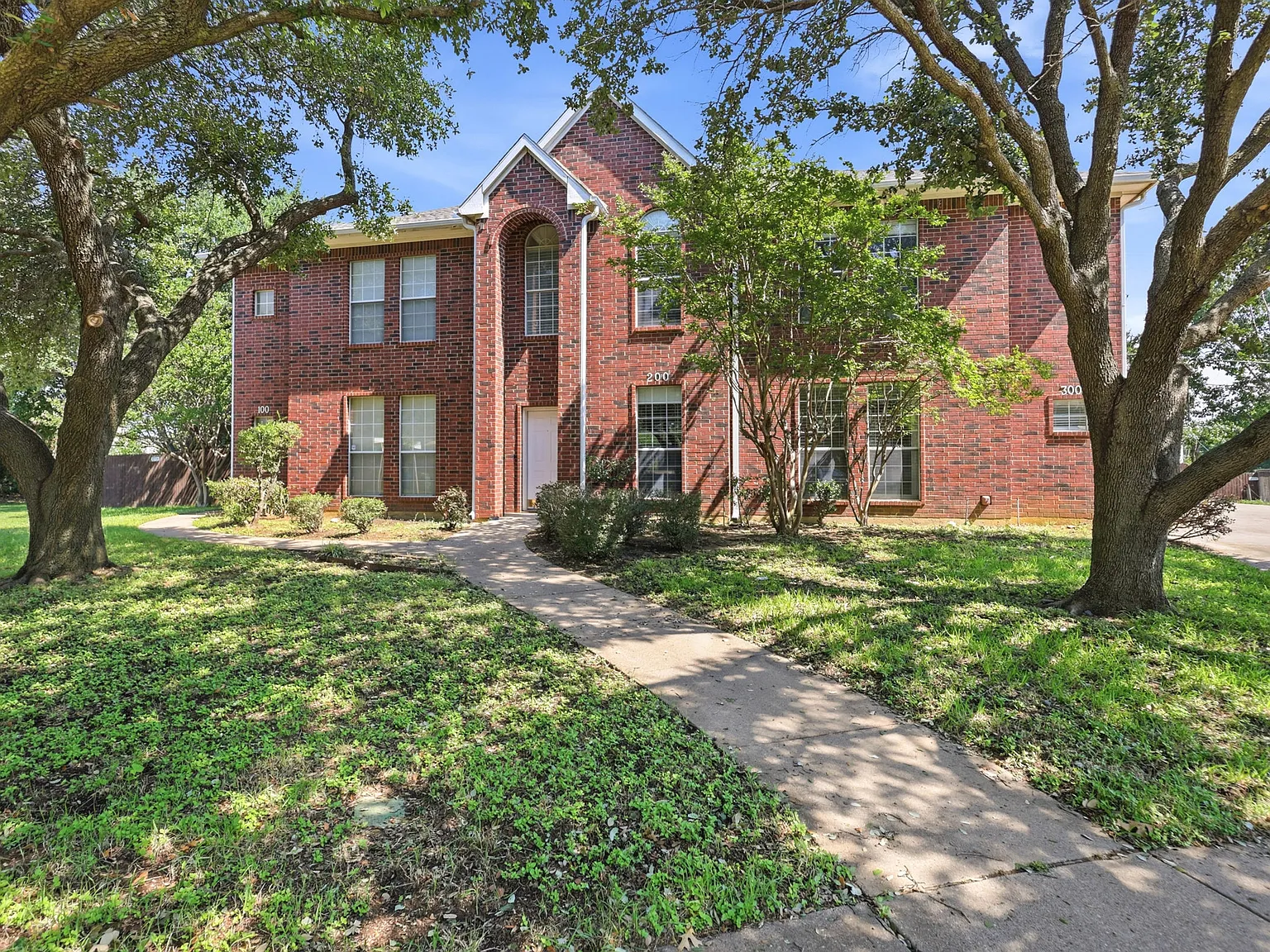 3 bed, 2.5 bath, 1533 sqft, $2,200 — Photo 1