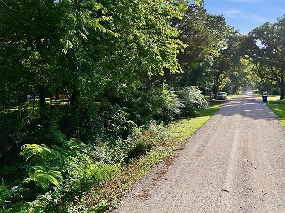 3rd image of Mapuana Rd