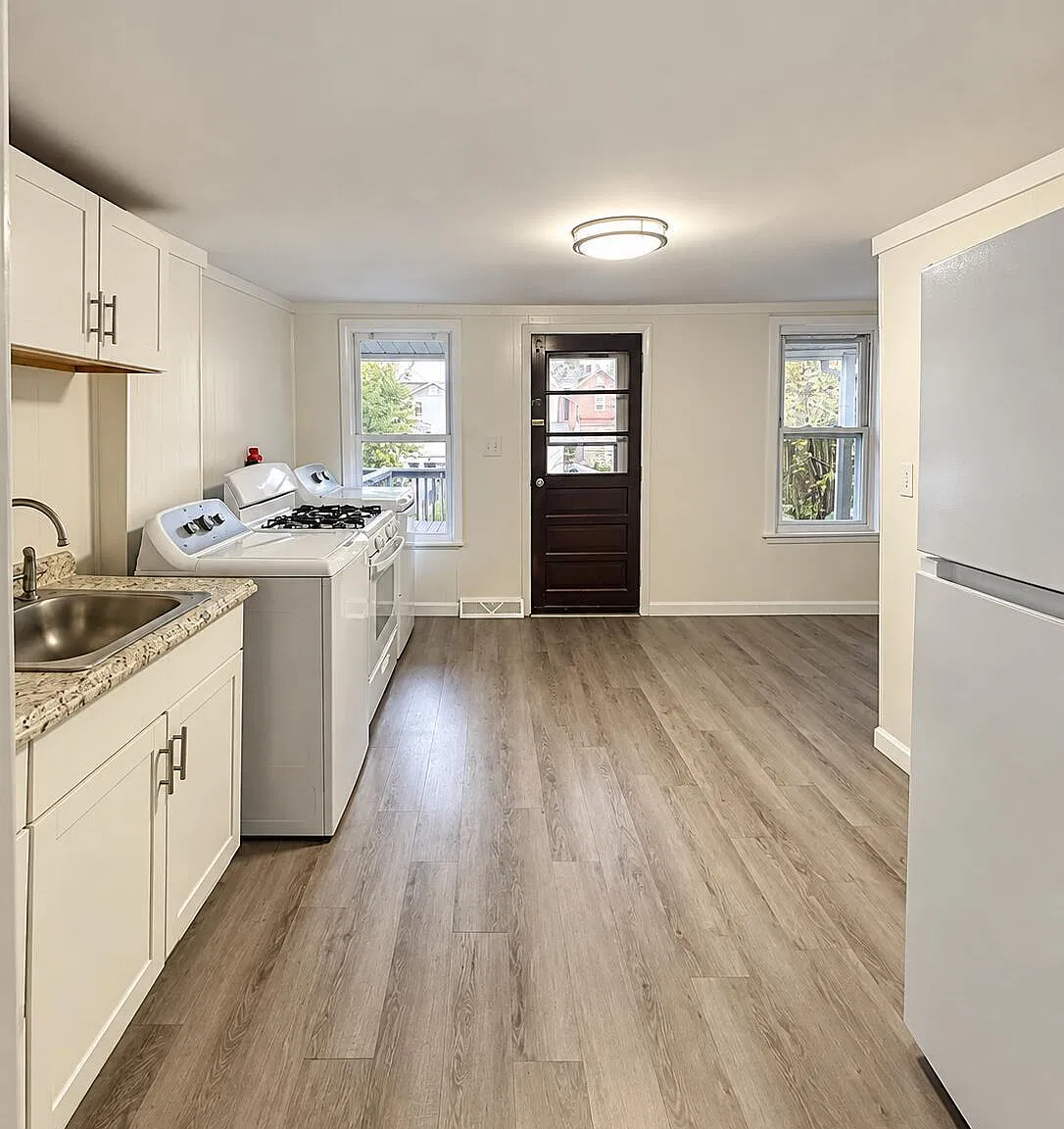 3 bed, 1.0 bath, 1000 sqft, $1,200 — Photo 3