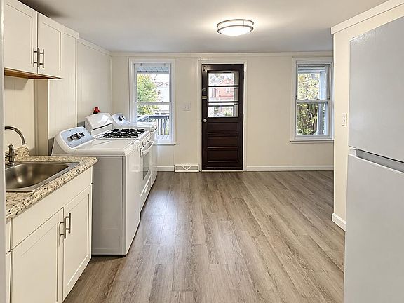 3rd image of 307 N Everett Ave