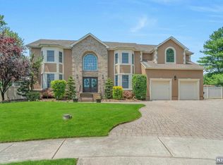 690 Victoria Ave, Paramus, NJ 07652